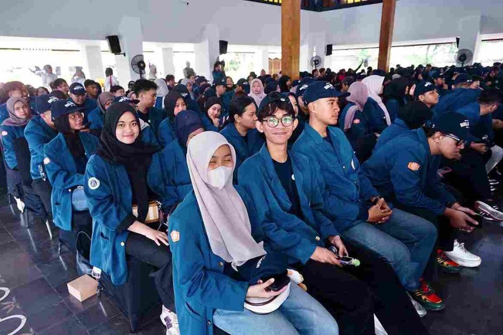 Pemkab Banyuwangi Lepas 210 Mahasiswa Unair Yang Laksanakan KKN di 22 Desa Foto BeritaJatim.com