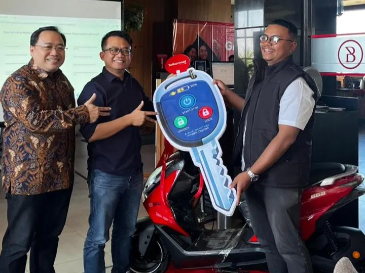 Pelanggan Telkomsel di Kota Batu Tukar Poin Jadi Motor Listrik hingga Emas Antam, Ini Ceritanya Foto BeritaJatim.com