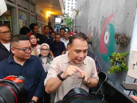 Pemkot Surabaya Larang RT-RW Tarik Iuran Warga Tanpa Persetujuan Lurah Foto BeritaJatim.com