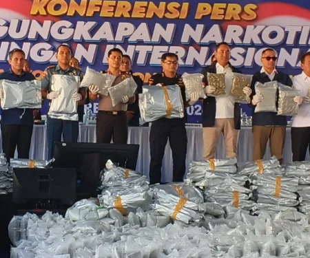 Sindikat Narkotika Internasional Digulung di Gresik, 12 Orang Diamankan Foto BeritaJatim.com