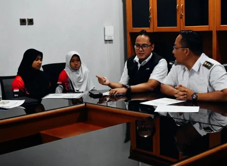 Dua Pelajar Gresik Lolos ke Kejurnas Panahan Junior 2026, Siap Harumkan Nama Daerah Foto BeritaJatim.com