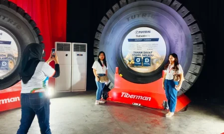 Ban Raksasa Tiga Meter Milik Tiberman Hadir di Gresik, Bobotnya Bikin Takjub Foto BeritaJatim.com
