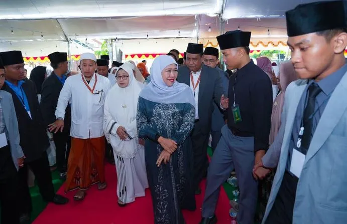 Gubernur Khofifah Ajak Jemaah Thoriqoh At-Tijaniyah Jaga Ukhuwah Islamiyah Foto BeritaJatim.com