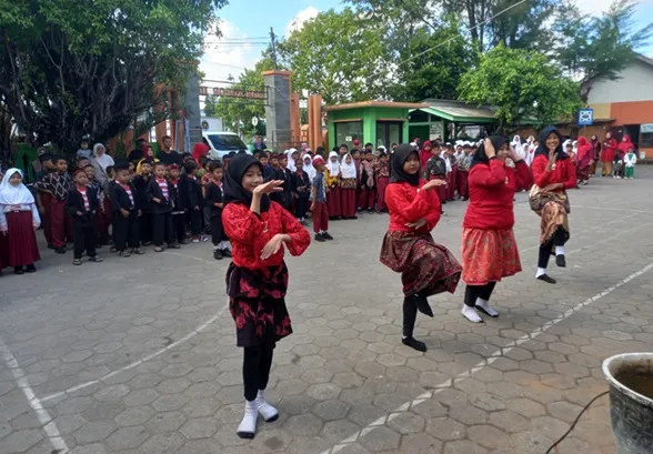 Bupati Sumenep ‘Warning’ Seluruh Kasek, MPLS Tak Boleh Jadi Ajang ‘Perploncoan’ Foto BeritaJatim.com