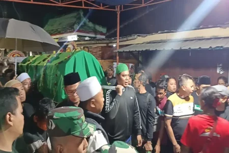 Cak Tessy Kenang Perjuangan Bersama Andie Peci Saat Dualisme Persebaya Foto BeritaJatim.com