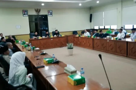 DPRD Sidoarjo Sepakat Tutup Warung Remang-remang di Eks Tol Jabon Foto BeritaJatim.com
