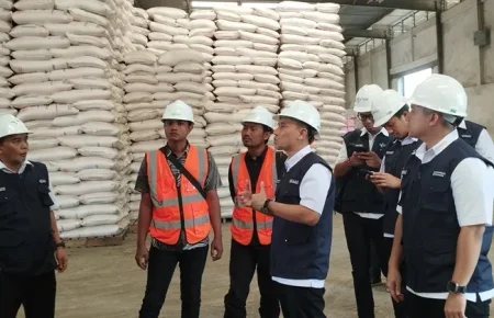 Jadi Prioritas, PT Pupuk Indonesia Pastikan Pasokan Pupuk di Lamongan Aman Foto BeritaJatim.com