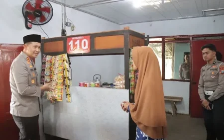 Polres Magetan Renovasi Warung Milik Warga, Bantu UMKM Bangkit pada Momentum Hari Bhayangkara ke-80 Foto BeritaJatim.com