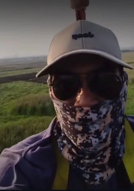Aksi Petani di Tuban Diangkut Drone, Ternyata Hanya Konten Iseng Berujung Viral Foto BeritaJatim.com