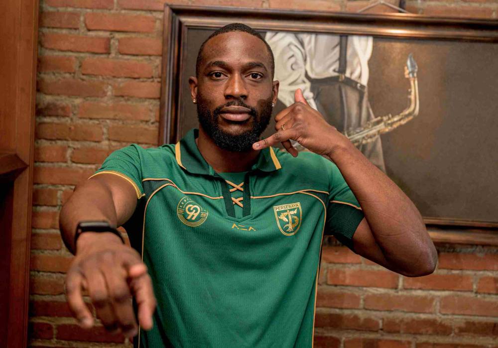 Yan Kevin Mabella Terpikat Sejarah Persebaya dan Bonek, Siap Cetak Banyak Gol Foto BeritaJatim.com