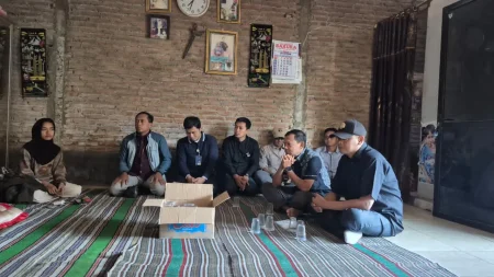 KAI Daop 7 Madiun Sampaikan Belasungkawa kepada Korban KA Logawa, Santuni Keluarga Almarhum Foto BeritaJatim.com
