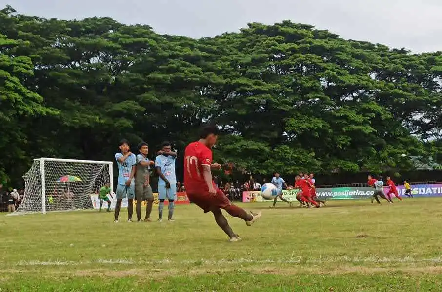 Dilema Stadion Gelora Batoro Katong Ponorogo: Konser atau Selamatkan Rumput FIFA? Foto BeritaJatim.com
