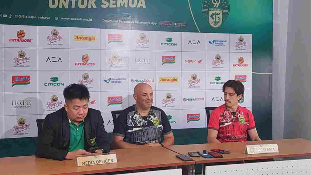 Bernardo Tavares Serukan Bonek-Bonita Padati GBT di Anniversary Game Lawan PSIS Foto BeritaJatim.com