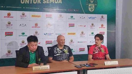 Bernardo Tavares Serukan Bonek-Bonita Padati GBT di Anniversary Game Lawan PSIS Foto BeritaJatim.com