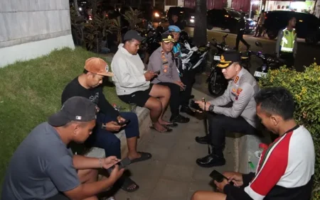 Kapolresta Sumenep Pimpin Patroli Skala Besar dan Perkenalkan Layanan “Halo Kapolresta” Foto BeritaJatim.com