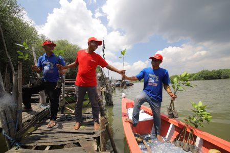 Menjaga Laut, Menjaga Hidup Ketika Nelayan Pantura Menjadi Penjaga Gagak Rimang Foto BeritaJatim.com