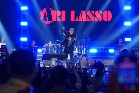 Ari Lasso di Hari Jadi Kota Kediri ke-1147, Mbak Wali Ajak Warga Perkuat Kolaborasi Wujudkan Kota MAPAN Foto BeritaJatim.com