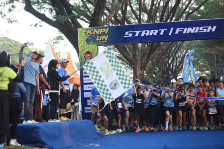 KNPI Run 2026 Kediri Resmi Dimulai, Mbak Wali Ajak Pemuda Hidup Sehat dan Berprestasi Foto BeritaJatim.com
