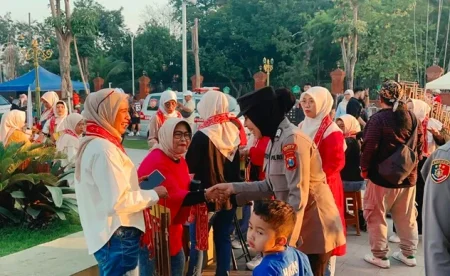 Polwan Polresta Sidoarjo Disebar di Acara ‘Car Free Day’ Foto BeritaJatim.com