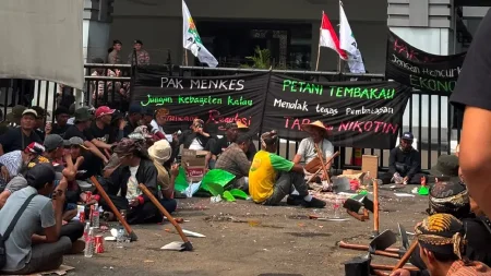 Serapan Tembakau Lokal Terancam, Ratusan Petani Datangi Jakarta Minta PP 28/2024 Dikaji Ulang Foto BeritaJatim.com