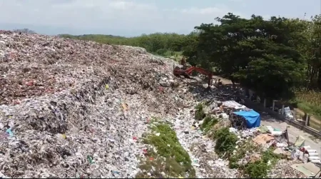 Pengelolaan Sampah TPA Mrican Ponorogo Berubah, Kini Gunakan Control Landfill Foto BeritaJatim.com
