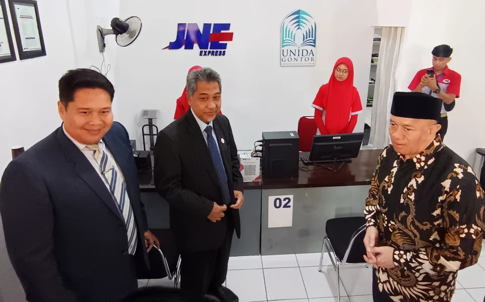 UNIDA Gontor Gandeng JNE, Layanan Logistik untuk Dukung Aktivitas Akademik Foto BeritaJatim.com