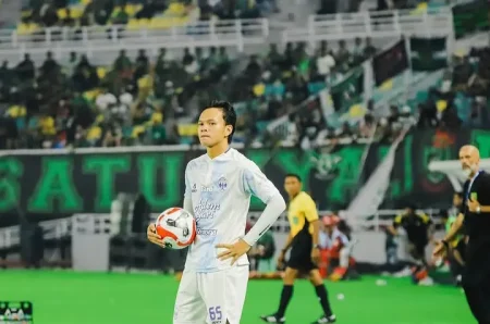 Madura United Datangkan Dede Sapari, Tegaskan Standar Tinggi Era Taktik Modern Foto BeritaJatim.com