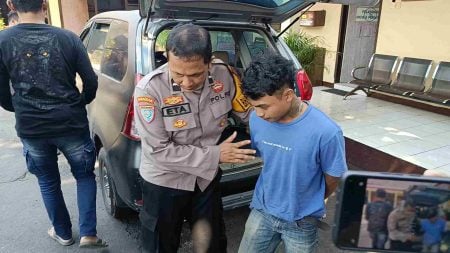 Cinta Segitiga Berujung Berdarah, Pria di Lumajang Dibacok Pakai Samurai Foto BeritaJatim.com