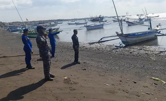 Hilang Kontak Saat Mencari Ikan, Nelayan Situbondo Dicari Tim SAR Gabungan Foto BeritaJatim.com