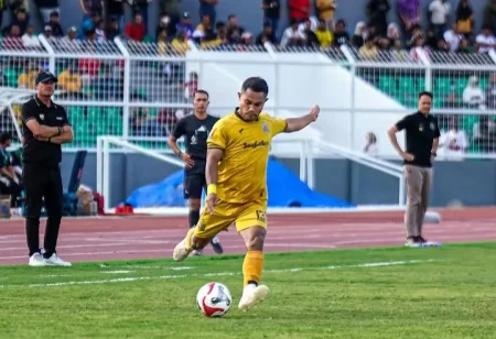 Ardi Idrus Lengkapi Puzzle Taktis Madura United Foto BeritaJatim.com