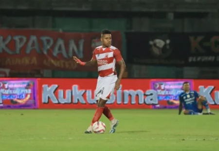 Hugo Gomes Resmi Kembali ke Madura United, Laskar Sape Kerrab Perkuat Lini Tengah untuk Super League 2026-2027 Foto BeritaJatim.com