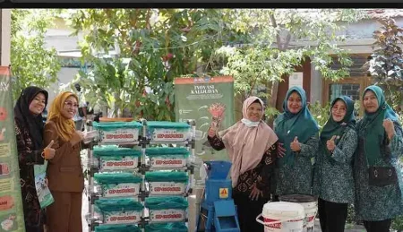 PPNS Terapkan Pengolahan Sampah Berbasis 3R di Kalijudan, Warga Dilatih Olah Limbah dengan Teknologi BSF Foto BeritaJatim.com