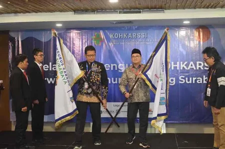 Resmi Dilantik Jadi Ketua KOHKARSSI Jatim, dr Hidayatullah Siap Perkuat Advokasi Hukum Kesehatan Preventif Foto BeritaJatim.com