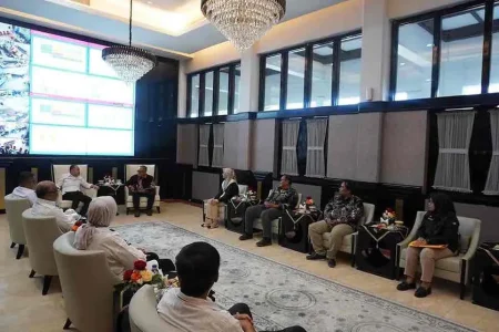 KPU Audiensi dengan Wali Kota Surabaya, Perkuat Sinergi Pelayanan Kepemiluan Foto BeritaJatim.com