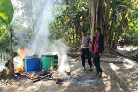 Polsek Tulangan Sidoarjo Bubarkan Judi Sabung Ayam Foto BeritaJatim.com