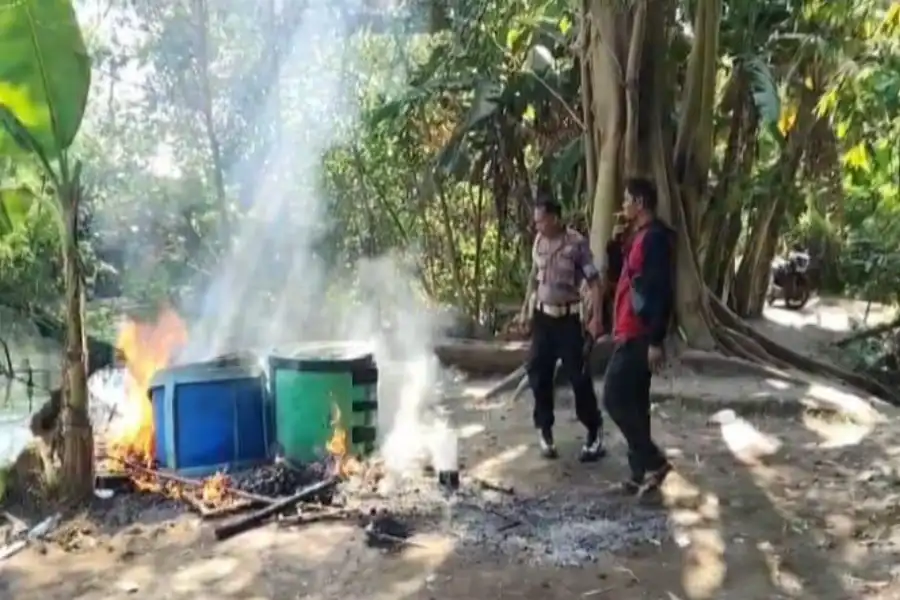 Polsek Tulangan Sidoarjo Bubarkan Judi Sabung Ayam Foto BeritaJatim.com