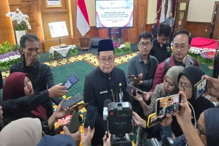 Enam Jabatan Pemprov Belum Diisi, Ini Kata Gubernur dan Sekdaprov Jatim Foto BeritaJatim.com