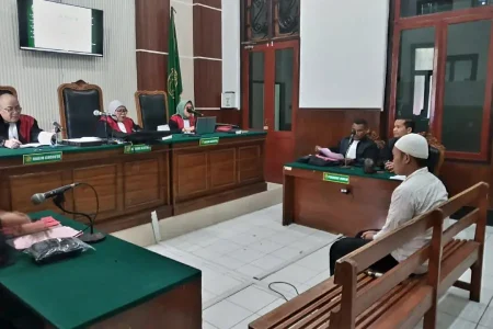 Ganti Rugi Rp1 Juta Tak Hapus Pidana, Terdakwa Pencurian Uang Rp5.000 di Surabaya Tetap Dituntut 4 Bulan Penjara Foto BeritaJatim.com