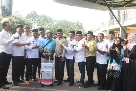 Disambut Gus Qowim, 280 Jemaah Haji Kota Kediri Tiba dengan Selamat Foto BeritaJatim.com