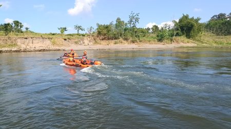 Diduga Masih Hidup, Pencarian Pemancing Hilang di Sungai Brantas Tulungagung Dihentikan Foto BeritaJatim.com