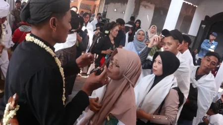 Ruwatan Massal Murwakala di Petilasan Sri Aji Jayabaya Diikuti 150 Peserta, Lestarikan Tradisi 1 Suro Foto BeritaJatim.com