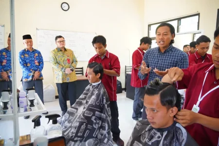 Mas Dhito Tinjau Pelatihan Kerja BLK Bogo, Siapkan Pemuda Kediri Magang hingga Kerja di Jepang Foto BeritaJatim.com