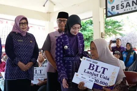 BLT DBHCHT Kota Kediri 2026 Mulai Disalurkan, Ribuan Warga Terima Bantuan Sosial Foto BeritaJatim.com