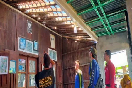 Angin Kencang Terjang Tanjung Pecinan Situbondo, Enam Rumah Rusak Foto BeritaJatim.com