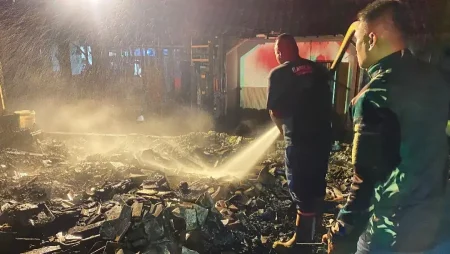 Saat Warga Gelar Selamatan Haji, Rumah di Cermee Bondowoso Dilalap Api Foto BeritaJatim.com