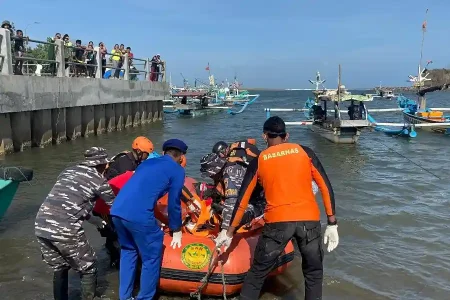 Duka di Perairan Grajagan Banyuwangi, Satu Korban Perahu Terbalik Ditemukan Meninggal Dunia Foto BeritaJatim.com