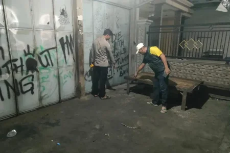 Dendam Asmara Ibu Kandung Berujung Carok Masal! 3 Pria di Sampang Bersimbah Darah Akibat Celurit Foto BeritaJatim.com