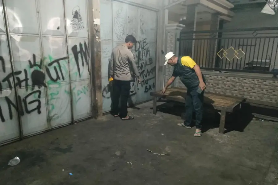 Dendam Asmara Ibu Kandung Berujung Carok Masal! 3 Pria di Sampang Bersimbah Darah Akibat Celurit Foto BeritaJatim.com