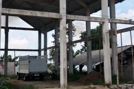Gedung Rp350 Juta Disorot Warga Ngadirenggo, Polres Blitar Turun Tangan Foto BeritaJatim.com
