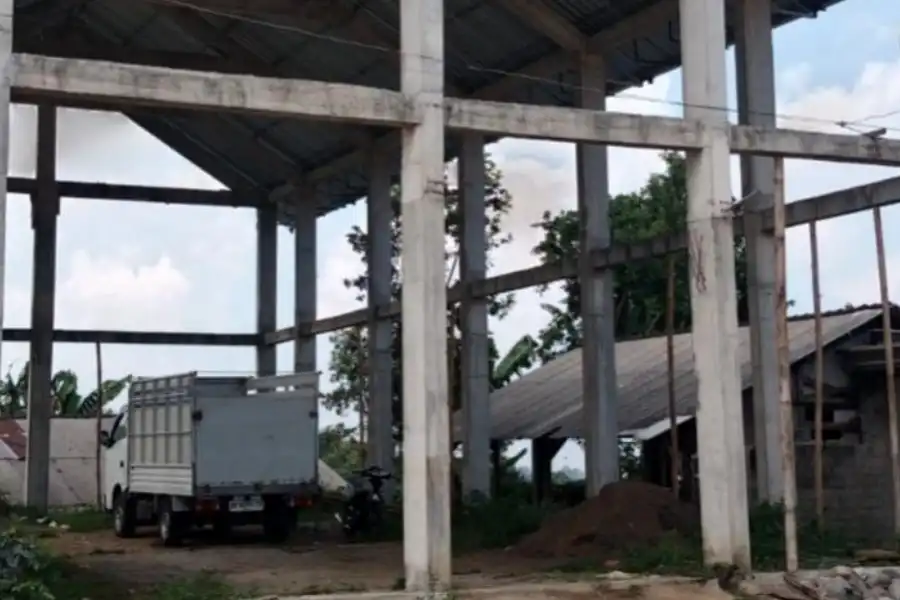Gedung Rp350 Juta Disorot Warga Ngadirenggo, Polres Blitar Turun Tangan Foto BeritaJatim.com